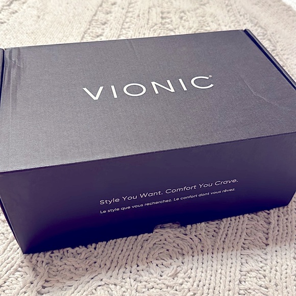 Vionic White Nappa Leather Sneaker with embossed details - Picture 10 of 13